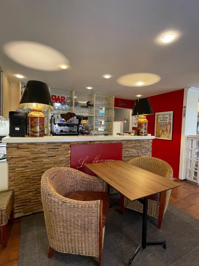 Logis Hotel Restaurant Le Monarque Blois Esterno foto