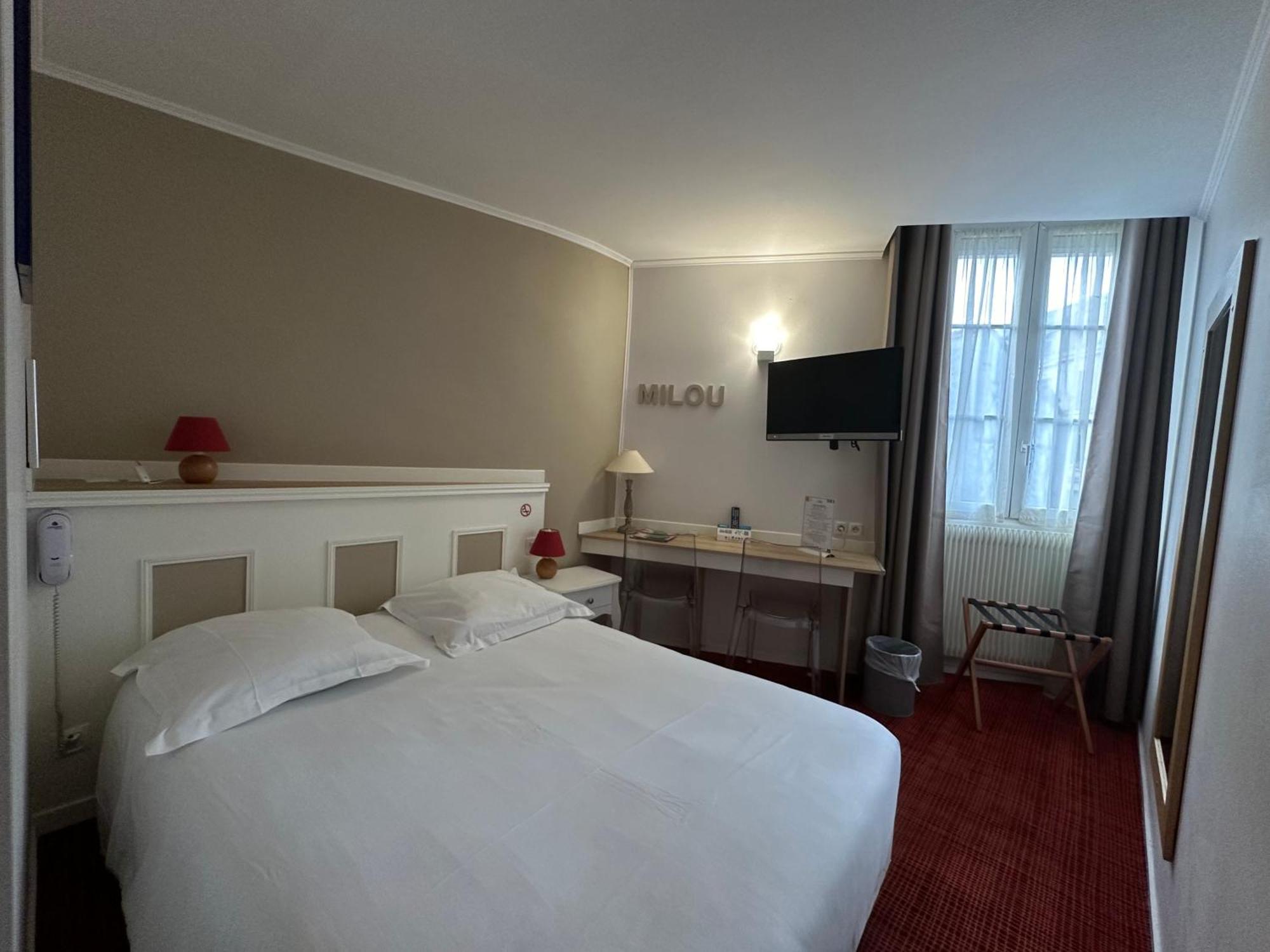 Logis Hotel Restaurant Le Monarque Blois Esterno foto