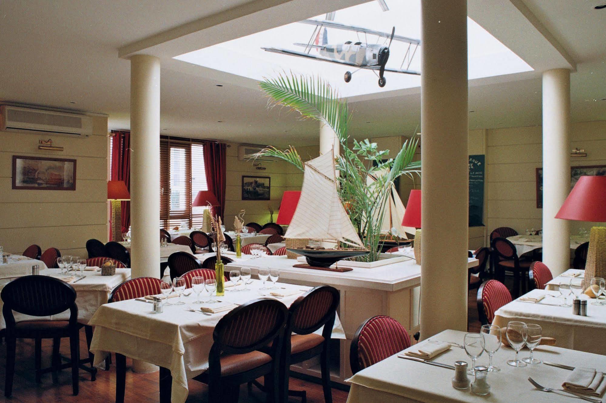 Logis Hotel Restaurant Le Monarque Blois Esterno foto